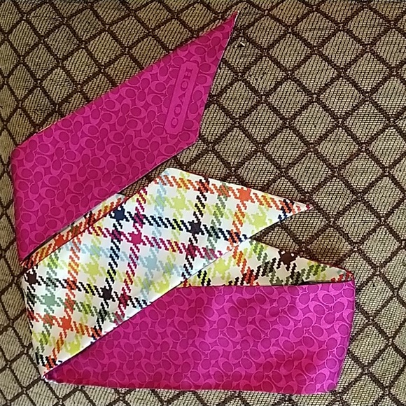 Coach Scarf - Picture 1 of 3